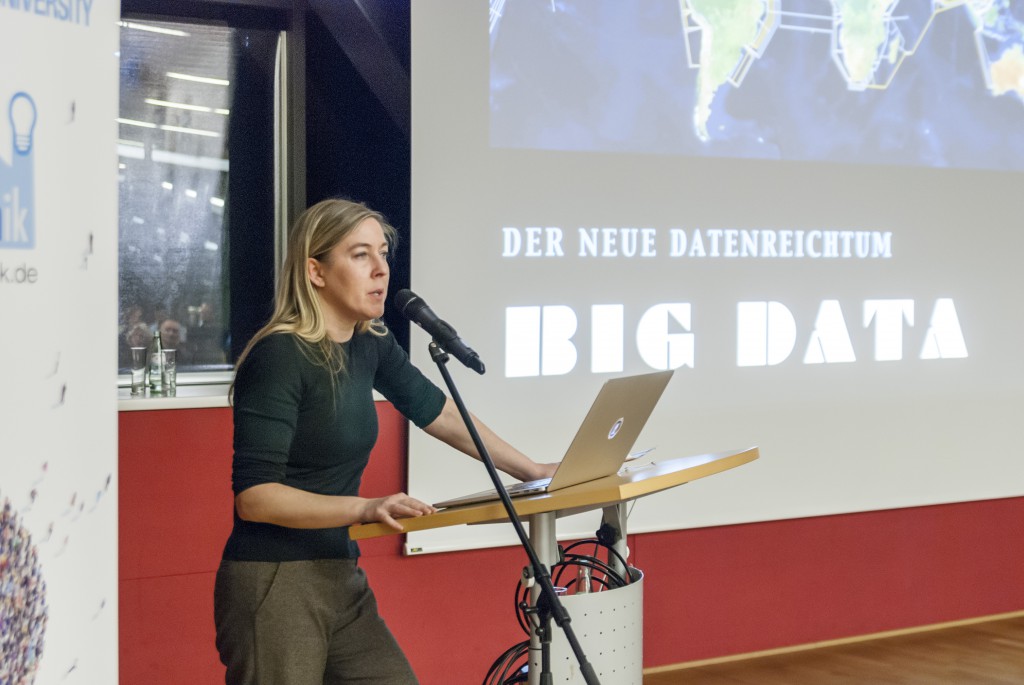 Frau Dr. Constanze Kurz (Chaos Computer Club) während Ihres Vortrags zum Thema "Big Data - Der neue Datenreichtum"